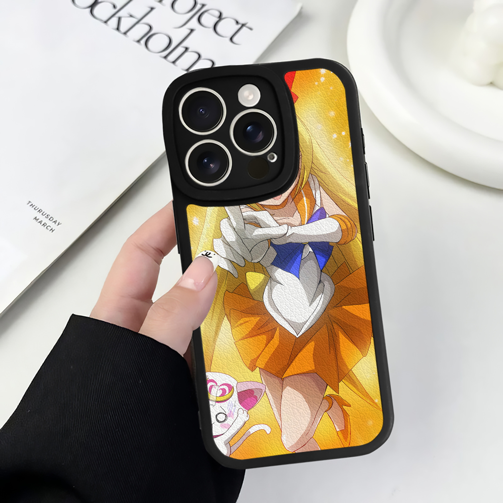 （画像用） 美少女戦士セーラームーン Sailor Moon 【iPhone 16シリーズ対応】シリコンスマホケース（レザー調） 材質：シリコン